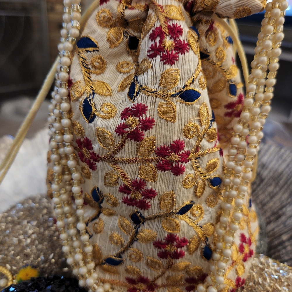 Drawstring Clutch - Picture 10 of 11